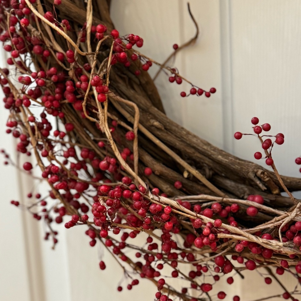 RED BERRY  WREATH: - Picture 7 of 10